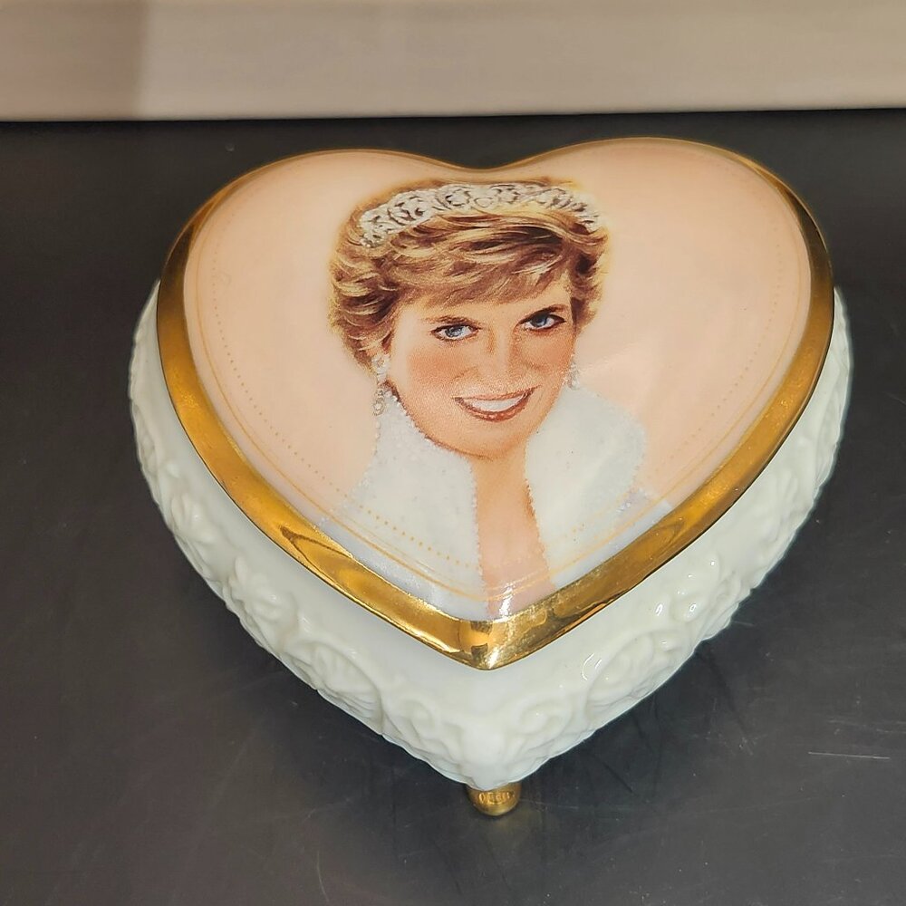 Princess Diana Queen Of Our Hearts Candle In The Wind Music Box 1998 #B0655